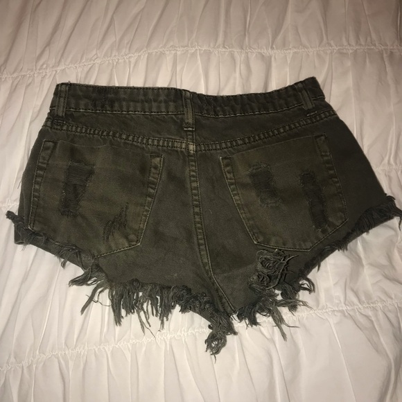 Litz distressed army green shorts - Picture 3 of 3